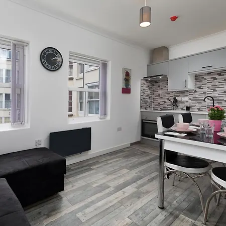 Flat 7 - For 2 In Town Centre Apartment *