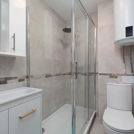 Flat 7 - For 2 In Town Centre *